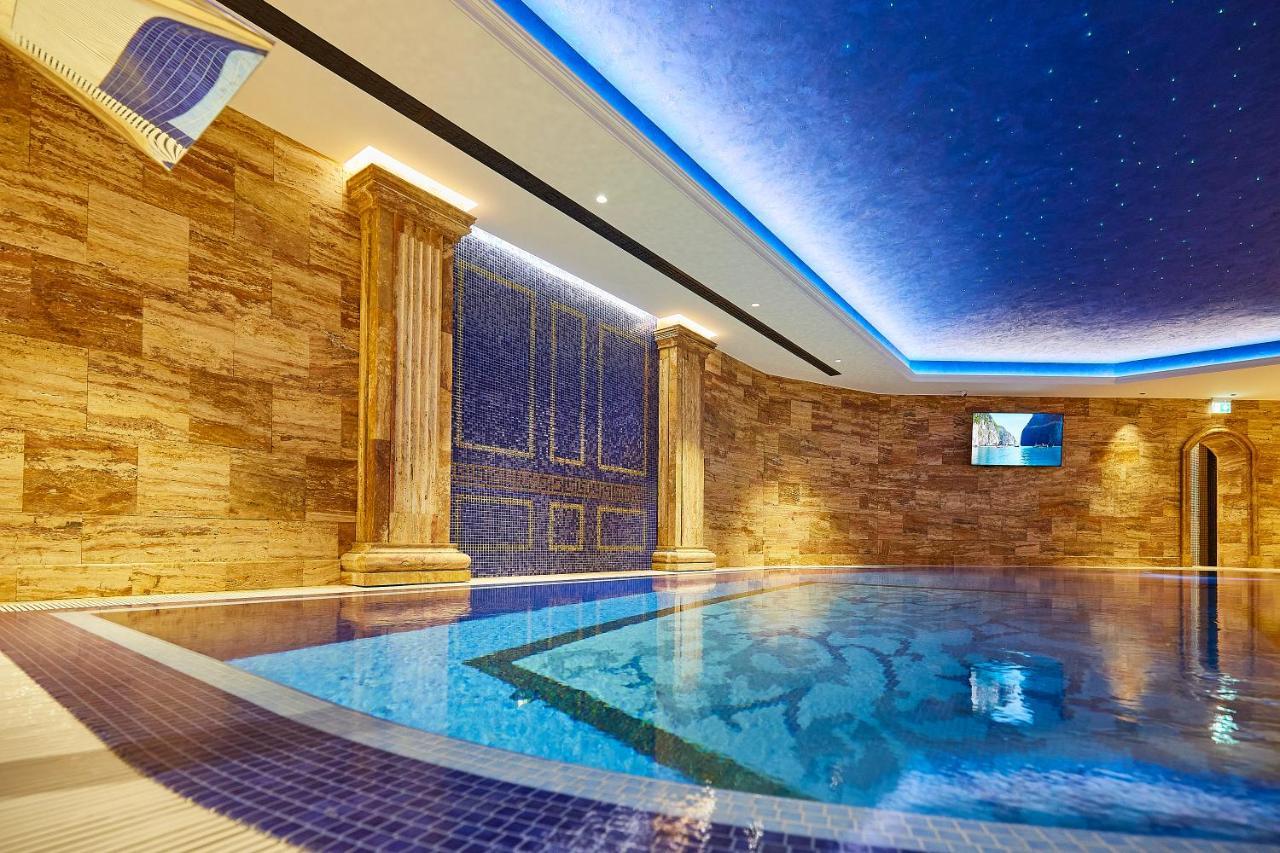 A Hoteli - Hotel Park Vrnjačka Banja المظهر الخارجي الصورة The swimming pool at the hotel